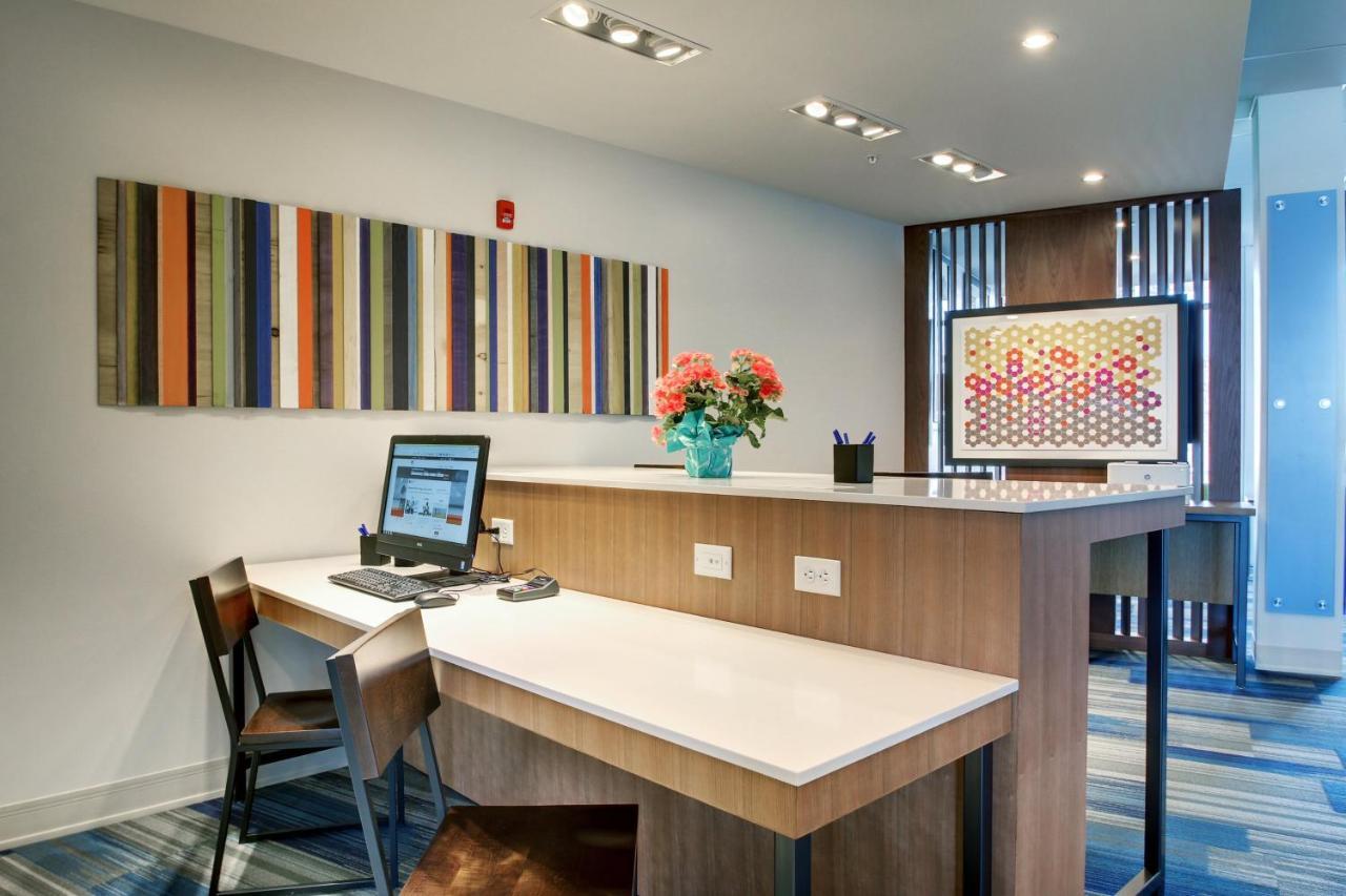 Holiday Inn Express & Suites Galesburg By Ihg Luaran gambar