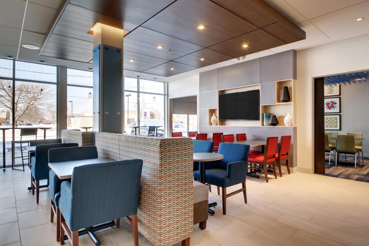 Holiday Inn Express & Suites Galesburg By Ihg Luaran gambar