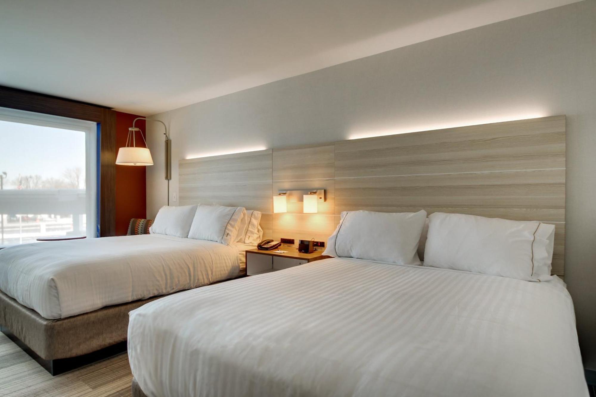 Holiday Inn Express & Suites Galesburg By Ihg Luaran gambar