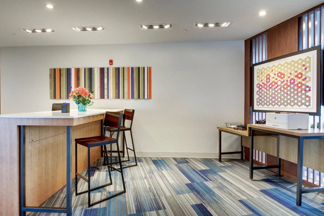 Holiday Inn Express & Suites Galesburg By Ihg Luaran gambar