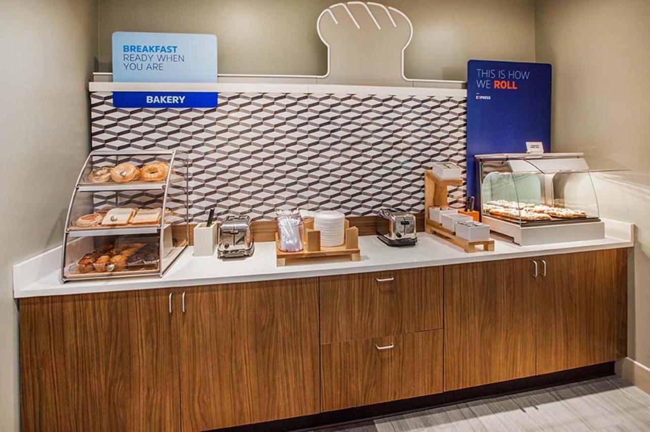 Holiday Inn Express & Suites Galesburg By Ihg Luaran gambar